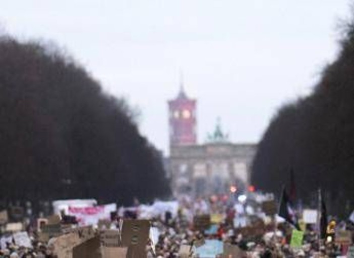 Proteste in Germania dopo voto per Afd in Sassonia‑Anhalt. L'allarme del Consiglio degli Ebrei: "Siamo inorriditi" Proteste in Germania dopo voto per Afd in Sassonia‑Anhalt. L'allarme del Consiglio degli Ebrei: "Siamo inorriditi"