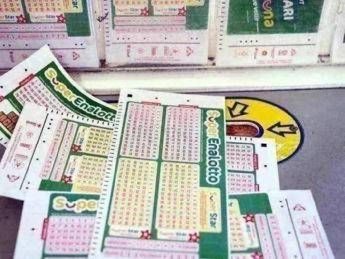 Superenalotto, 5+1 vince 518mila euro: la combinazione vincente di oggi 8 ottobre Superenalotto, 5+1 vince 518mila euro: la combinazione vincente di oggi 8 ottobre
