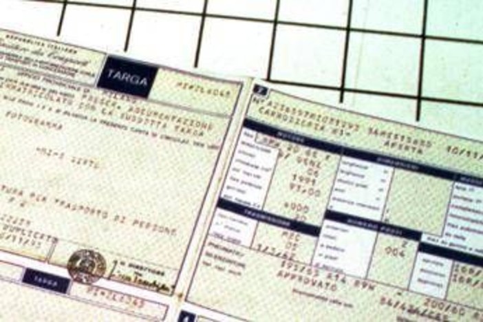 Bollo auto, occhio al campo P.2 su carta circolazione: il primo elenco dei modelli esentati