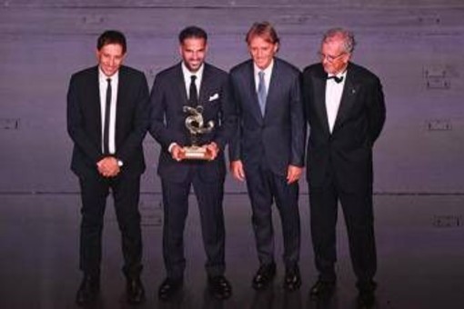 Fabregas, Dimarco, Malen e... Tutti i premiati del Gran Gala del calcio Aic 2026 Fabregas, Dimarco, Malen e... Tutti i premiati del Gran Gala del calcio Aic 2026