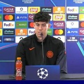 Bastoni, ecco le scuse: "Contatto accentuato, ho sbagliato". Chivu lo difende: "Basta moralisti"