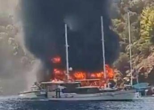 Turchia, incendio a bordo di una nave turistica: oltre cento passeggeri evacuati
