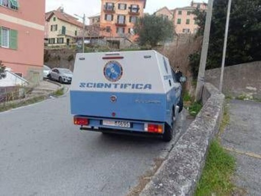 Donna uccisa a coltellate in casa a Genova, il figlio: "Non ricordo nulla" Donna uccisa a coltellate in casa a Genova, il figlio: "Non ricordo nulla"