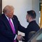 Zelensky e la giacca nera alla Casa Bianca, Trump: &quot;Ha un bel look&quot;