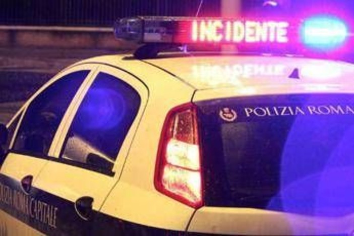 Roma, incidente sul Raccordo: un morto e traffico bloccato Roma, incidente sul Raccordo: un morto e traffico bloccato