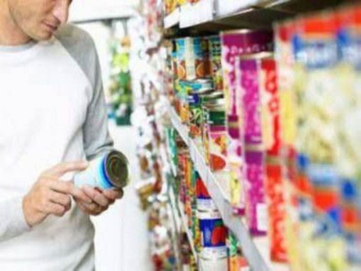 Spreco alimentare, non basta guardare la data: i 5 controlli prima di buttare il cibo Spreco alimentare, non basta guardare la data: i 5 controlli prima di buttare il cibo