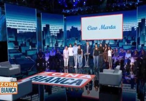 Cologno Monzese, morta la ragazza precipitata dagli studi Mediaset: il commosso addio di Giuseppe Brindisi Cologno Monzese, morta la ragazza precipitata dagli studi Mediaset: il commosso addio di Giuseppe Brindisi