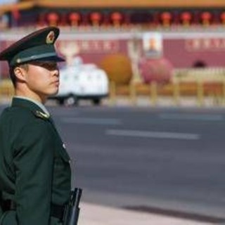 Le mire della Cina su Okinawa, aereo militare punta radar contro jet del Giappone