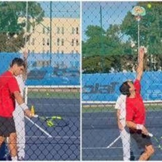 Alcaraz, il servizio migliora. E lui lo allena... a canestro Alcaraz, il servizio migliora. E lui lo allena... a canestro