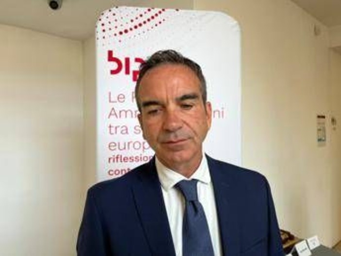 Occhiuto: "Ai può essere volano produttività imprese" Occhiuto: "Ai può essere volano produttività imprese"