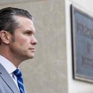 Hegseth, si allarga il Signalgate: spuntano altre chat con vertici del Pentagono