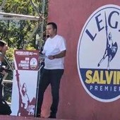 Salvini a Pontida: "Non voglio divisioni, facciamo congresso straordinario Lega a ottobre" Salvini a Pontida: "Non voglio divisioni, facciamo congresso straordinario Lega a ottobre"