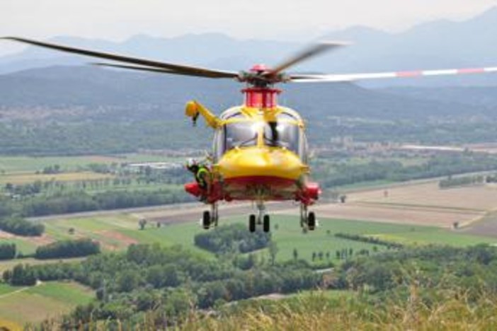 Anziana malata risucchiata in aria da elicottero del 118 a bassa quota, il figlio vince la causa Anziana malata risucchiata in aria da elicottero del 118 a bassa quota, il figlio vince la causa