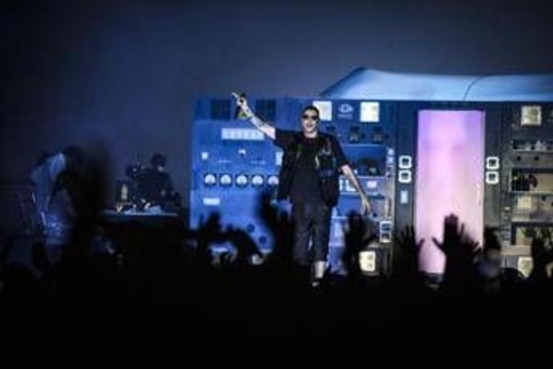 Marracash libero e felice, lo show con cui (ri)conquista la 'sua' Milano Marracash libero e felice, lo show con cui (ri)conquista la 'sua' Milano