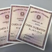 Carta d'identità cartacea, da oggi stop per l'espatrio: cosa cambia e chi deve fare la Cie