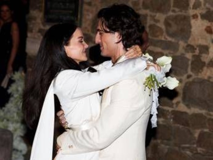 Damiano David, tra le foto del matrimonio spunta... Victoria De Angelis: gli indizi sulla reunion dei Maneskin