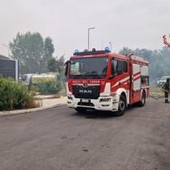 Triplo incendio a Roma: chiusa la Pontina, alla Magliana evacuata una palazzina Triplo incendio a Roma: chiusa la Pontina, alla Magliana evacuata una palazzina