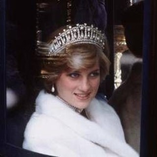 Lady Diana, 30 anni dalla morte. L'esperto: "William deluso da chi specula sul ricordo della madre" Lady Diana, 30 anni dalla morte. L'esperto: "William deluso da chi specula sul ricordo della madre"