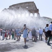Caldo record in Italia, oggi 16 città da bollino rosso: sabato salgono a 19, poi arriva la svolta meteo