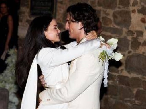 Damiano David, tra le foto del matrimonio spunta... Victoria De Angelis: gli indizi sulla reunion dei Maneskin Damiano David, tra le foto del matrimonio spunta... Victoria De Angelis: gli indizi sulla reunion dei Maneskin