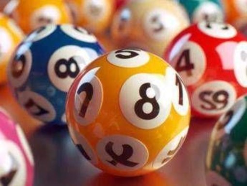 SuperEnalotto, numeri combinazione vincente oggi 6 agosto