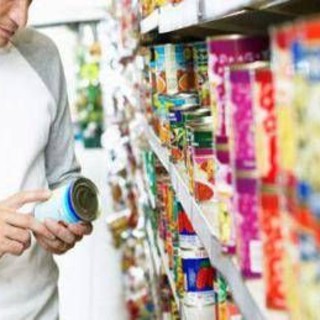 Spreco alimentare, non basta guardare la data: i 5 controlli prima di buttare il cibo