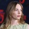 Maya Hawke si è sposata, alla cerimonia i colleghi di 'Stranger Things' - Le immagini