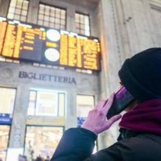 Caos treni alla Vigilia di Natale, guasto a nodo ferroviario di Napoli e ritardi di oltre un'ora su Alta Velocità e Intercity