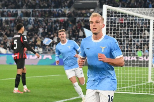 La Lazio batte il Milan 1-0, l’Inter ora a +8 sui cugini