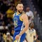 Curry, magia in Nba: fa canestro... dal tunnel degli spogliatoi Curry, magia in Nba: fa canestro... dal tunnel degli spogliatoi