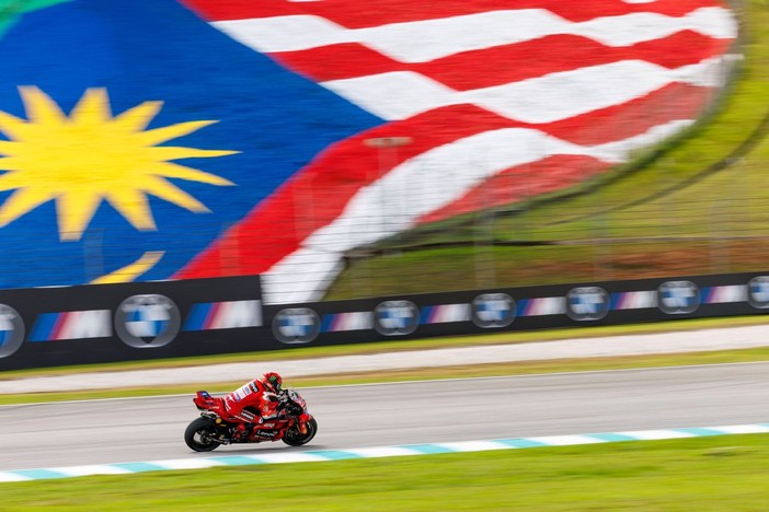Bagnaia ruggisce in Malesia, Pecco ottiene la pole e vince la Sprint Bagnaia ruggisce in Malesia, Pecco ottiene la pole e vince la Sprint