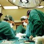 Asportata cisti ovarica gigante di 7 kg a una 16enne, occupava quasi tutto l'addome