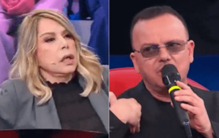 Amici, Gigi D'Alessio conto Anna Pettinelli: "Tu i dischi li metti, io li faccio" Amici, Gigi D'Alessio conto Anna Pettinelli: "Tu i dischi li metti, io li faccio"