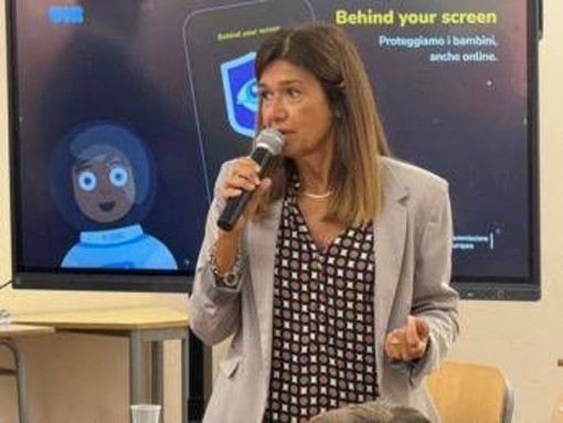 Behind Your Screen, la dirigente scolastica dell’istituto Orsa Maggiore: "Fondamentale feedback ragazzi" Behind Your Screen, la dirigente scolastica dell’istituto Orsa Maggiore: "Fondamentale feedback ragazzi"