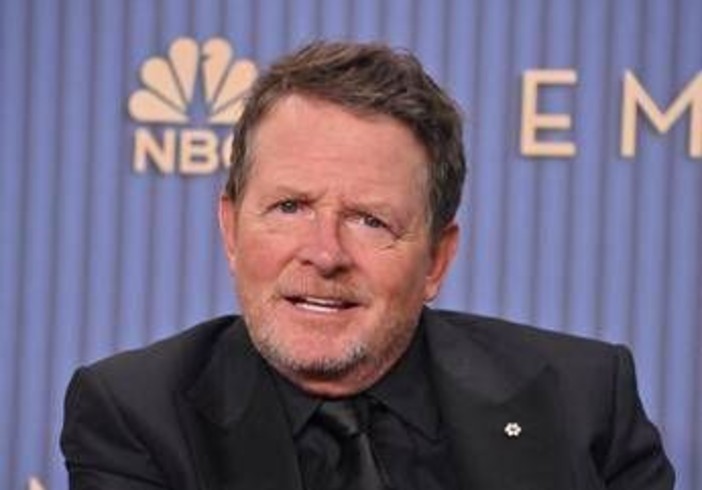 Michael J. Fox, standing ovation agli Emmy Awards: "Accettare il Parkinson non vuol dire arrendersi"