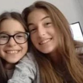 Sorelle scomparse, trovato fermaglio durante ricerche: "Forse è di Sarah" Sorelle scomparse, trovato fermaglio durante ricerche: "Forse è di Sarah"