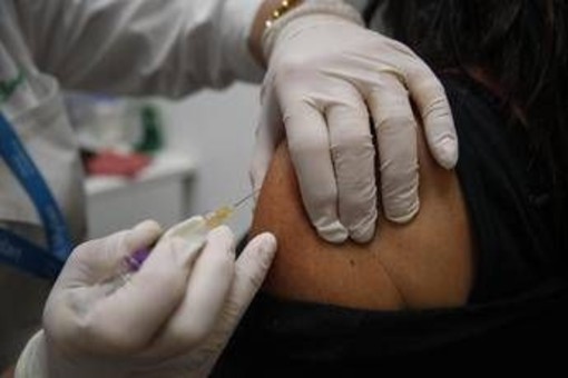 Vaccino antinfluenzale, il calendario delle Regioni: date, chi può farlo gratis