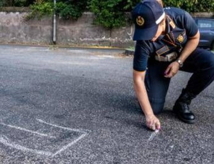 Roma, investe bimbo davanti alla scuola e scappa: 54enne denunciato Roma, investe bimbo davanti alla scuola e scappa: 54enne denunciato