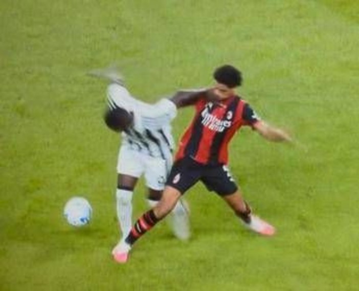 Juve-Milan 1-1, dubbi sul gol rossonero: De Winter fa fallo su Kolo Muani? Juve-Milan 1-1, dubbi sul gol rossonero: De Winter fa fallo su Kolo Muani?