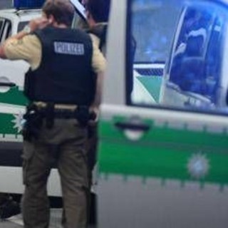 Auto su folla a Berlino: diversi feriti, tra loro anche dei bambini