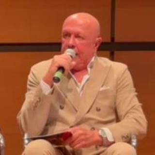 Raffaella Carrà, il figlio Gian Luca Pelloni Bulzoni: "Mi ha adottato dopo la diagnosi della malattia" Raffaella Carrà, il figlio Gian Luca Pelloni Bulzoni: "Mi ha adottato dopo la diagnosi della malattia"