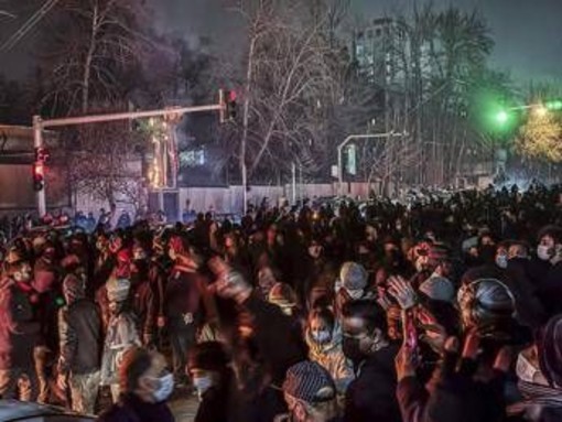 Iran International: "Infermiere stuprate e torturate per cure a manifestanti feriti durante le proteste"