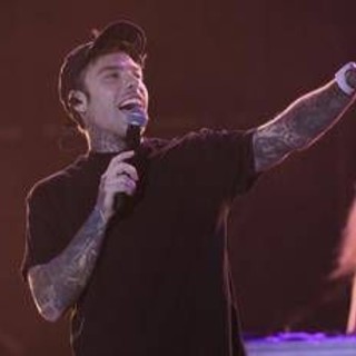 Fedez annuncia il suo primo libro: titolo, copertina e significato
