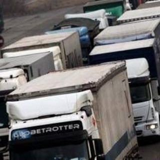 Sciopero autotrasportatori, Garante : "Revocare fermo tir 20-25 aprile"