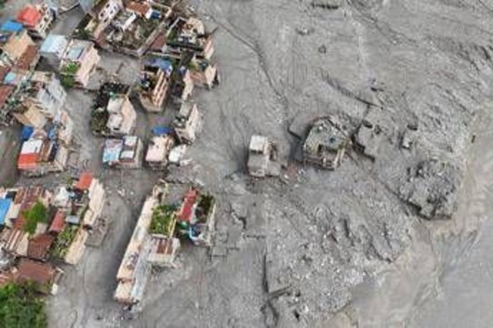 Alluvione in Nepal e Tibet, i morti sono più di 1.100 Alluvione in Nepal e Tibet, i morti sono più di 1.100