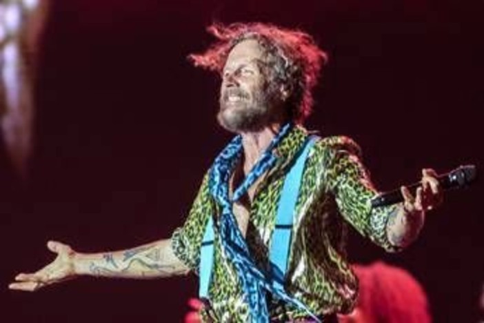 Jovanotti, è qui la festa: i 60 anni di Lorenzo, l'eterno ragazzo fortunato della musica italiana