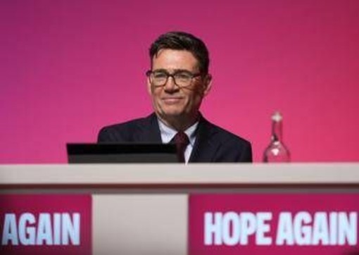 Brexit, svolta nel Regno Unito: Burnham apre al rientro nell'Ue. Macron: "Sareste i benvenuti" Brexit, svolta nel Regno Unito: Burnham apre al rientro nell'Ue. Macron: "Sareste i benvenuti"