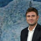 Di Battista ricoverato a Cuba, l'operazione e i tempi del possibile rientro in Italia: cosa sappiamo Di Battista ricoverato a Cuba, l'operazione e i tempi del possibile rientro in Italia: cosa sappiamo