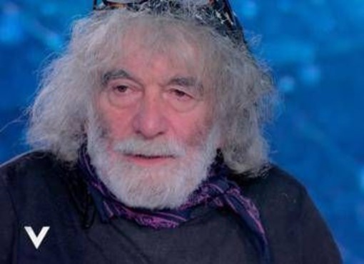 Mauro Corona a Verissimo: "Sono un traditore e un violento, non cerco il perdono" Mauro Corona a Verissimo: "Sono un traditore e un violento, non cerco il perdono"