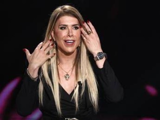 Genny Urtis ospite a Belve, chi è la 'chirurga dei vip': dagli interventi al rapporto col padre Genny Urtis ospite a Belve, chi è la 'chirurga dei vip': dagli interventi al rapporto col padre